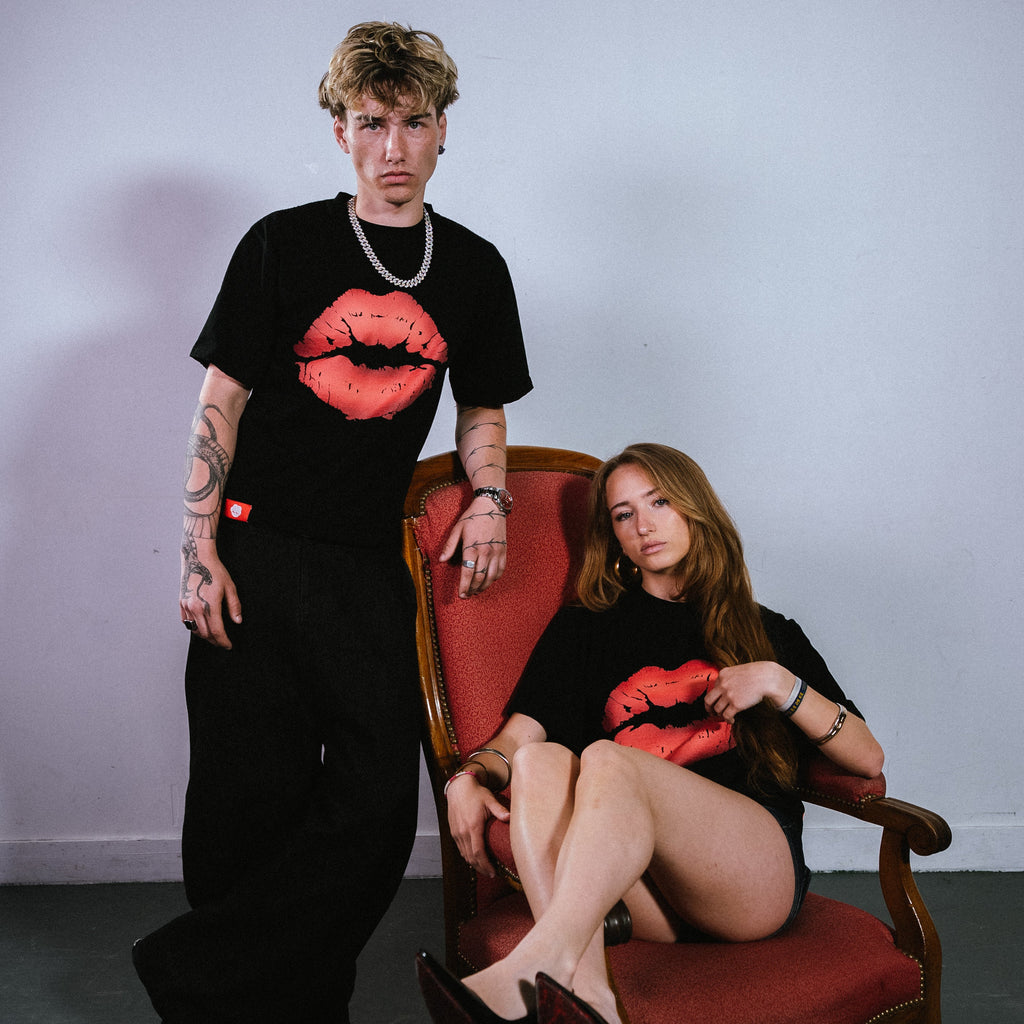 Kiss Tee - Black